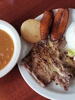 Carne Asada Con Arepa